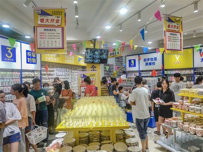 OHWOW Opened A Fast Fashion Dollar Store in Anhui